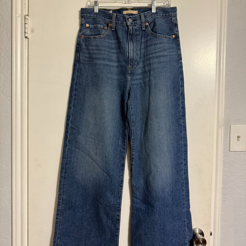 Brand New W/O Tags Women Levi's Jeans - Picture 5 of 7